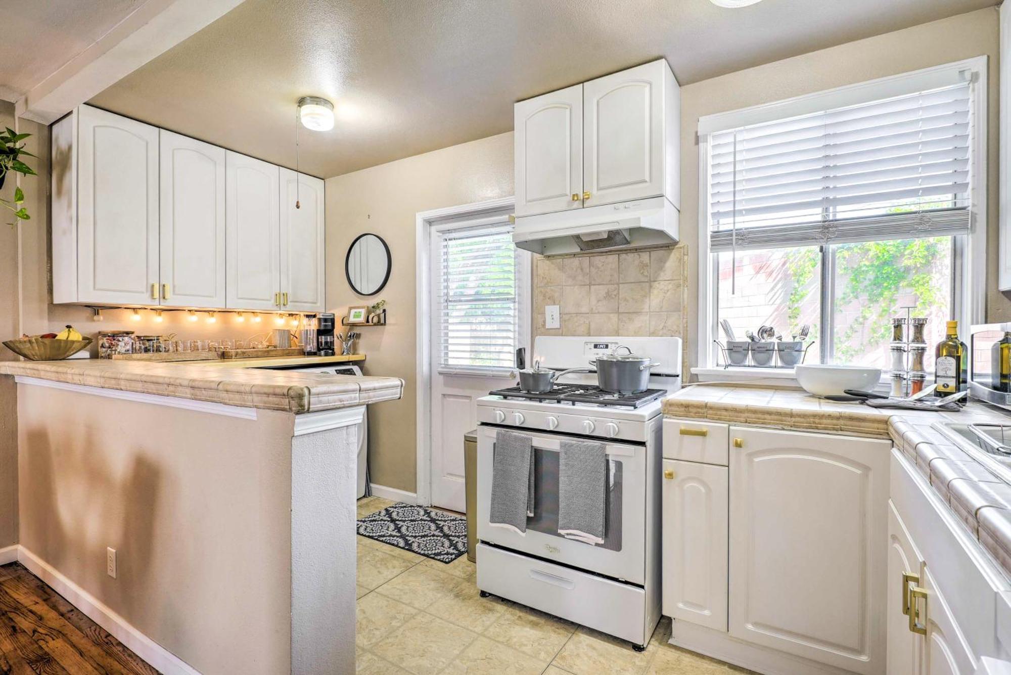 הוילה Stylish And Modern Burbank Gem With Private Yard! מראה חיצוני תמונה