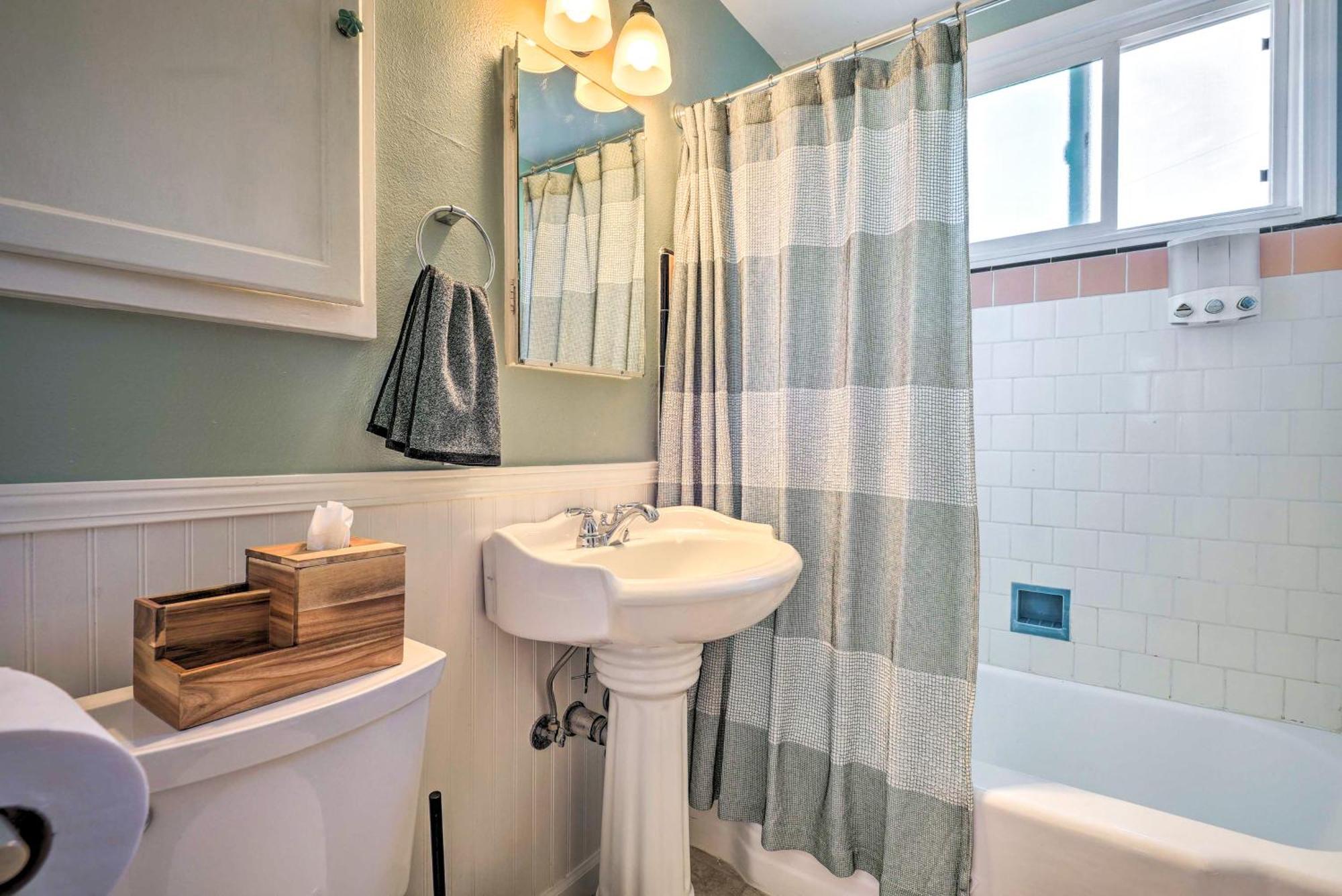 הוילה Stylish And Modern Burbank Gem With Private Yard! מראה חיצוני תמונה