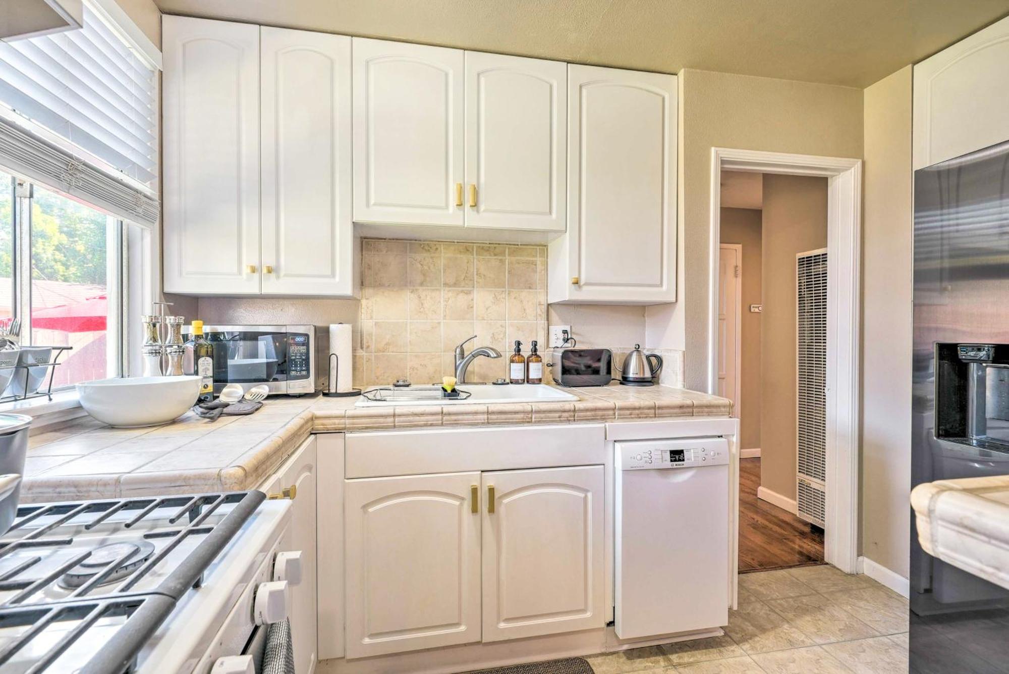 הוילה Stylish And Modern Burbank Gem With Private Yard! מראה חיצוני תמונה